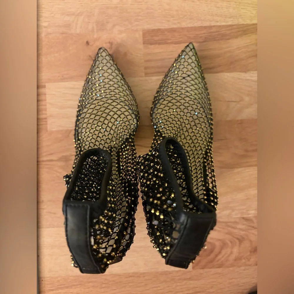 Vince Camuto Kiskia Fishnet black point toe ankle boots Sz8 worn once MSRP: $195 - Picture 5 of 11